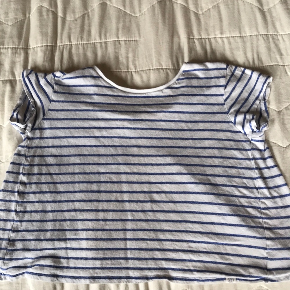 Cropped, fitted, striped top